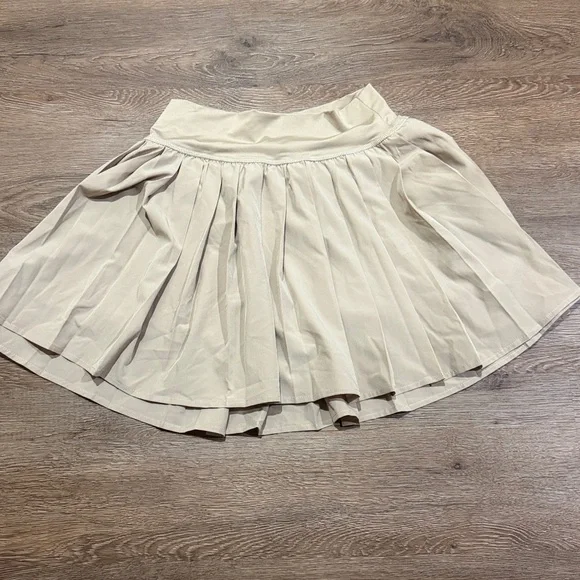 Vanilla Star Cream Pleated Tennis Skort - Picture 2 of 6